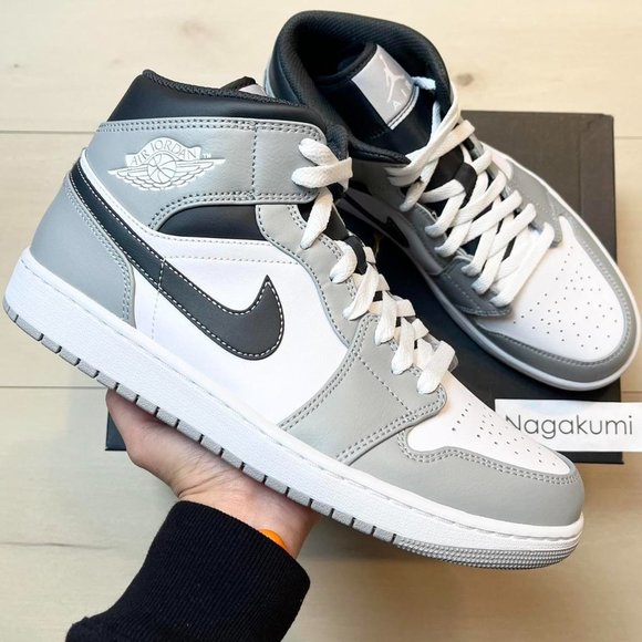🤍🖤 Nike Air Jordan 1 mid retro white grey black shoes - Picture 1 of 4